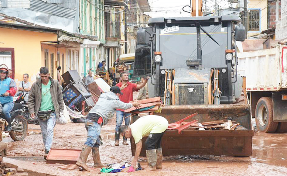 Desbordamiento de una quebrada afectó al municipio de Sevilla