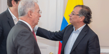 Álvaro Uribe y Gustavo Petro logran nuevo acuerdo: ahora en reforma laboral