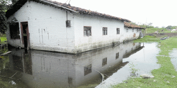 El Salto con el agua en el cuello y las soluciones lejos