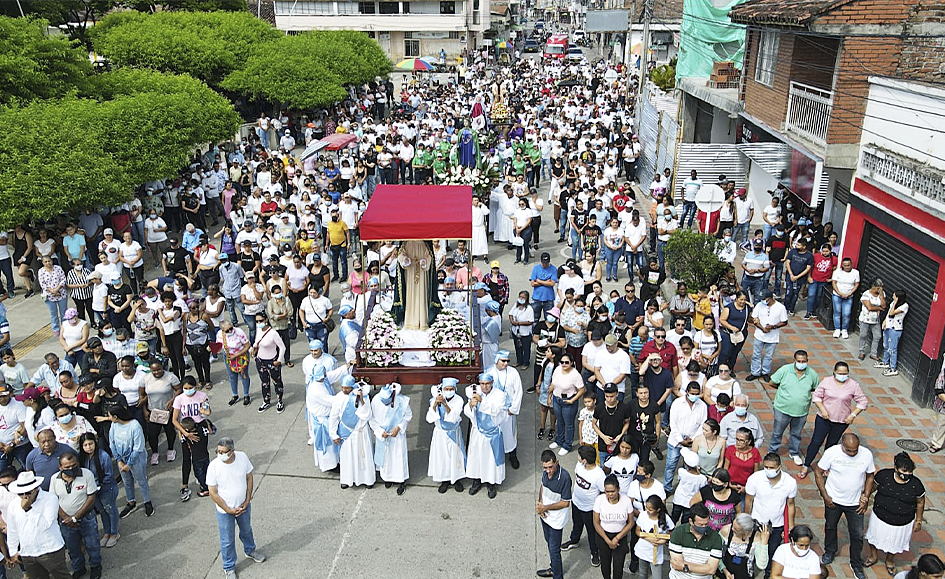 Católicos vivieron de nuevo la Semana Santa presencial