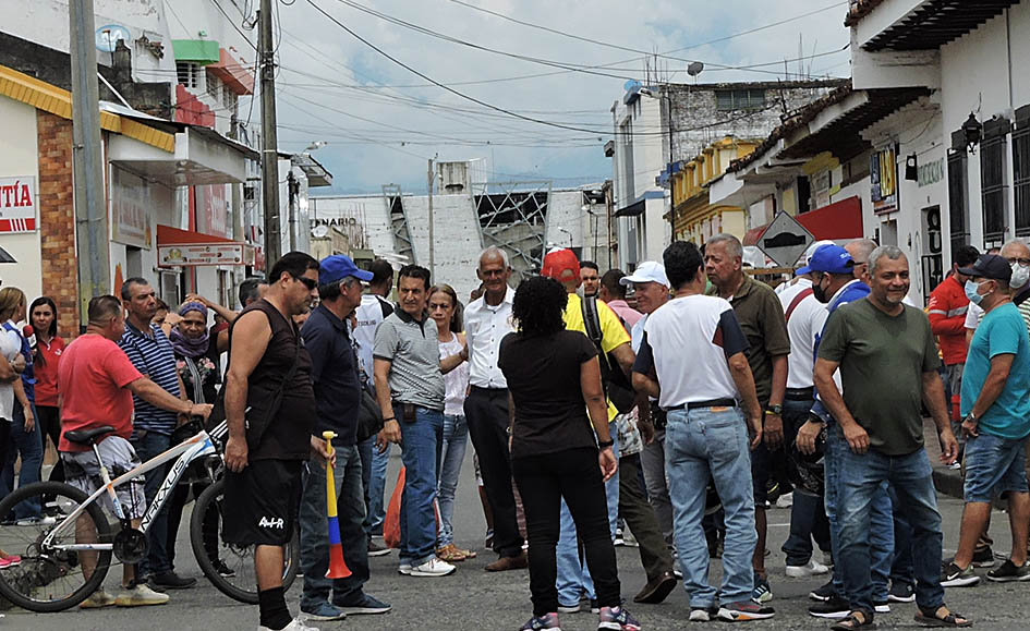 Usuarios del servicio en Tuluá de energía protestan por altos costos