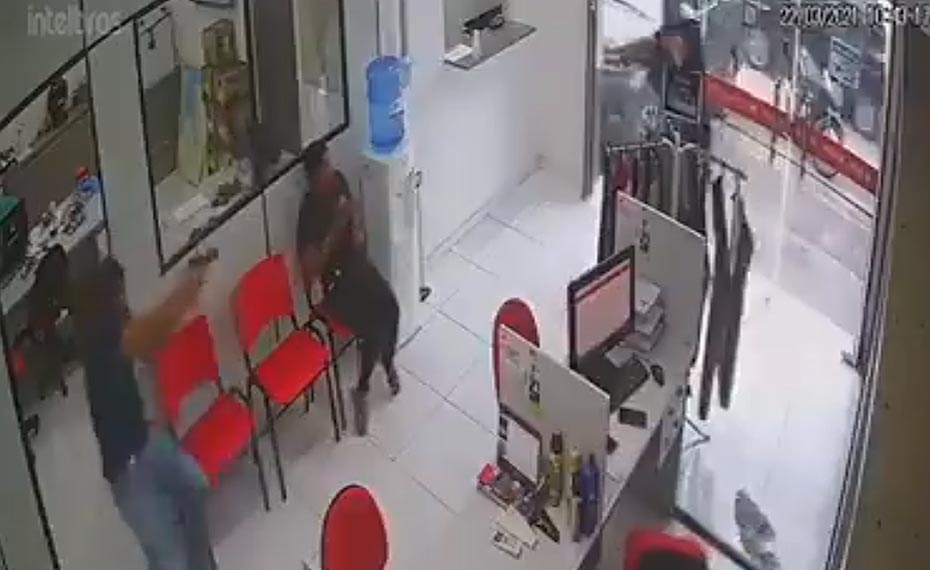 Mujer que quedó en mitad de un tiroteo en Cali