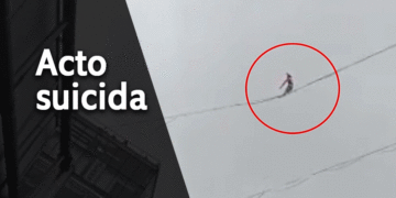 Acto suicida: hombre cruzó por una cuerda entre edificios de Bogotá
