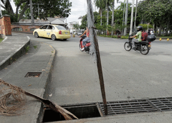 No hay quien los frene;  ladrones continúan robando las tapas de los alcantarillados