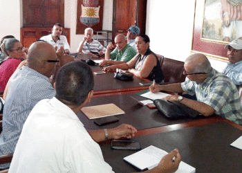 Concertan arreglo de las vías con los líderes comunales