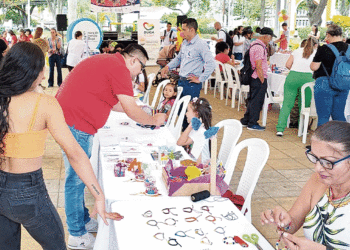 Jóvenes emprendedores bugueños dieron una muestra de talento
