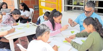 La pintura seduce y encanta a los niños del campo tulueño