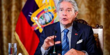 El presidente de Ecuador, Guillermo Lasso, disuelve el Congreso para evitar ser destituido