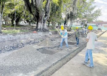 Parque principal de Riofrío avanza en su remodelación