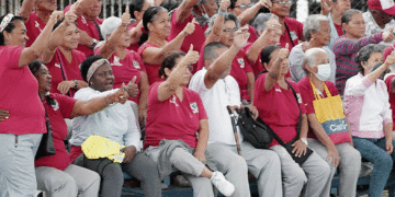 Adultos mayores encuentran la vida sana con el deporte