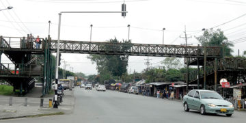 El puente peatonal de la carrera 40 sigue deteriorándose