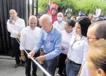 Tres Esquinas recibió también moderno coliseo