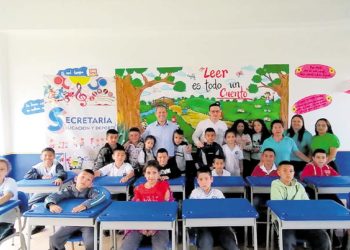 Fortalecen mobiliario escolar en Bolívar