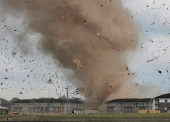 Impresionantes tornados azotaron Estados Unidos, por lo menos cuatro personas murieron