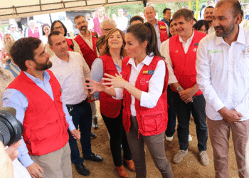 La reina Letizia estuvo en la región; la soberana española recorrió varios municipios del Valle