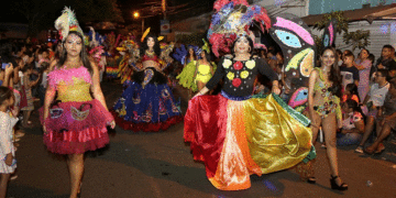 Más de mil personas darán vida al desfile de comparsas este viernes