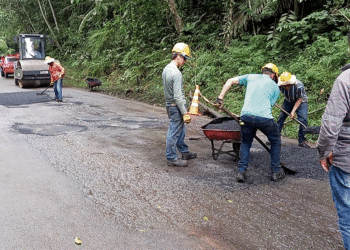 Avanzan los trabajos de reparcheo en la vía a Salónica