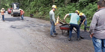 Avanzan los trabajos de reparcheo en la vía a Salónica