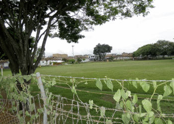 Revive pleito por cancha en el Barrio El Palmar; alcalde aseguró que el escenario seguirá siendo de los tulueños