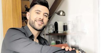  Ángel Toro presenta su nuevo éxito musical «Qué descaro»