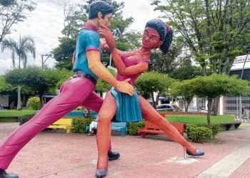 Iguanas de colores atraen turistas
