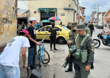 Controles policiales en la galería; la fuerza pública aprovecha aumento de pie de fuerza