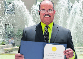 Tulueño recibe distinción en E.E.U.U.; afirma que el Sueño Americano sí es posible