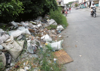 Basura tapona la arteria vial de Asoagrín