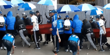 Sancionada barra de Millonarios por ingresar al estadio un ataúd con un muerto