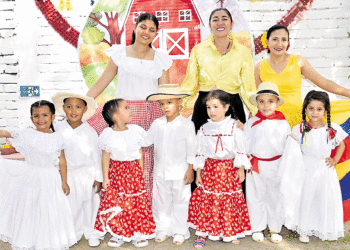 Rinden cuentas claras a los niños