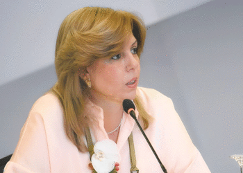 «Mujeres deben tomarse la política»; el llamado lo hizo la gobernadora Clara Luz Roldán