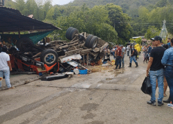 Dos personas muertas y seis heridas deja grave accidente de tránsito en la montaña tulueña