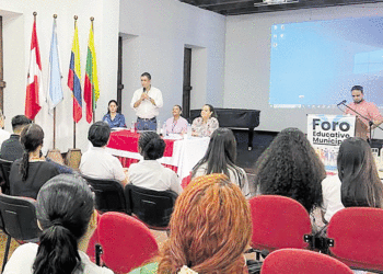 Exitoso foro educativo en Guadalajara de Buga