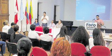 Exitoso foro educativo en Guadalajara de Buga