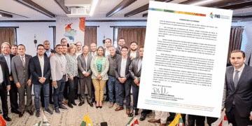 Gobernadores, furiosos con ministro Velasco, piden su renuncia por «irrespetar regiones»