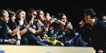 Pipe Bueno le cantó a la Selección Colombia en su homenaje