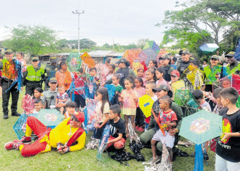 Con cometas policía integra a la comunidad