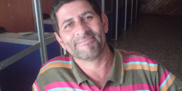 Baleado dentro de su casa en Caicedonia