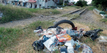 Los escombros y la basura están por todas partes