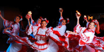 A bailar en el 17 Festival Internacional Bailes Tradicionales en Andalucía