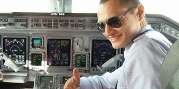 Piloto fallecido en grave accidente aéreo en Cali era de Buga; la avioneta se estrella en un parque