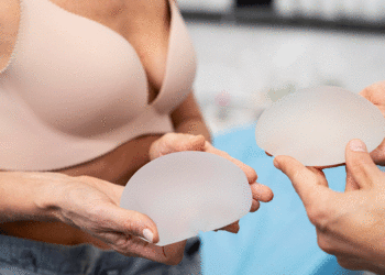 Implantes mamarios un lujo que duele; se lidera una campaña para visibilizar a las víctimas