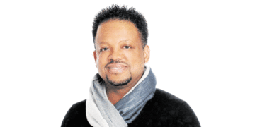 Arnulfo González medita cantando