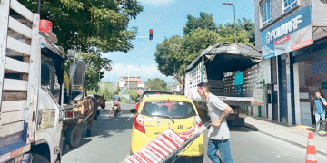 Caos permanente en la calle 25, especialmente en horas pico