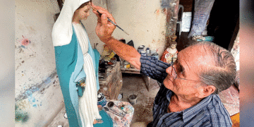 Desde hace 45 años Heriberto Antonio Rojas Marín descubrió el arte de recuperar imágenes religiosas en la Unión