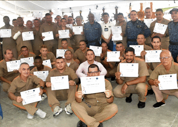 Más de medio centenar de internos se formaron en alta costura y ebanistería