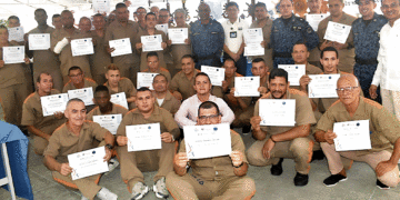 Más de medio centenar de internos se formaron en alta costura y ebanistería