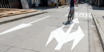 Como parte del compromiso pactado; demarcan vías en El Paraíso