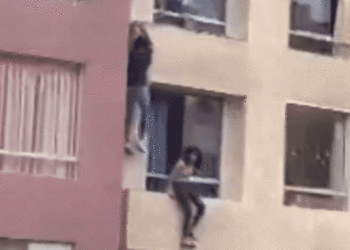 Un hombre cayó desde un cuarto piso al evitar que una adolescente se quitara la vida