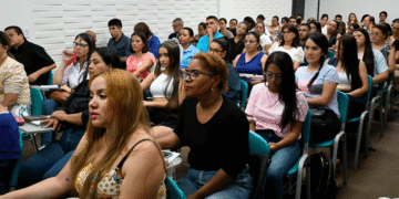 La dirección Nacional de Impuestos Nacionales y la Cámara de Comercio capacitan a comerciantes